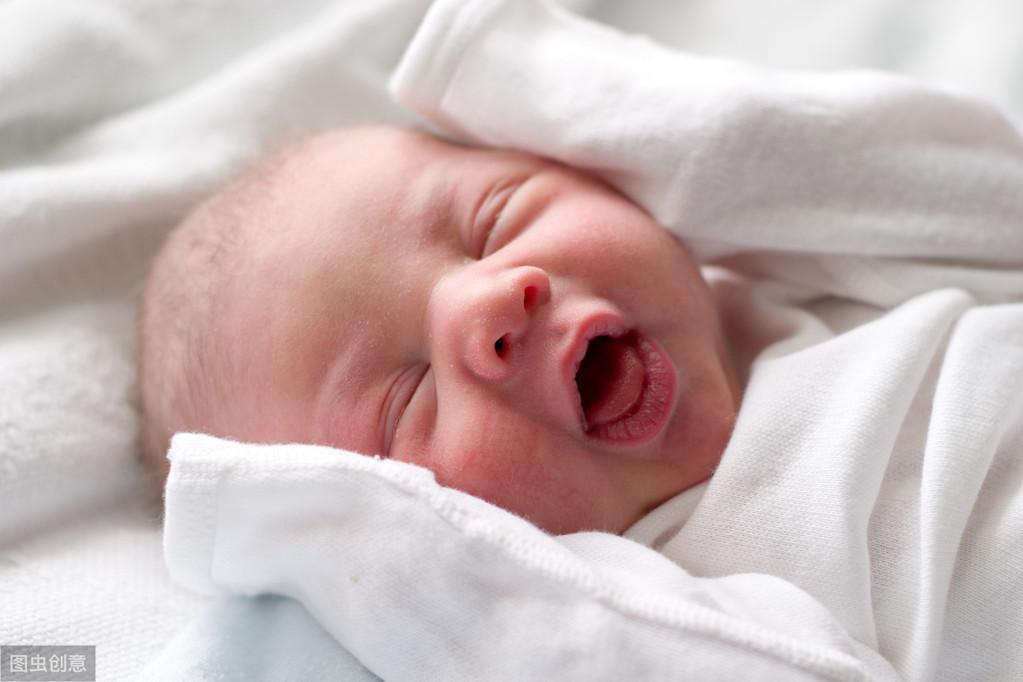 新生儿第一天注意事项及护理，家长别只顾着报喜