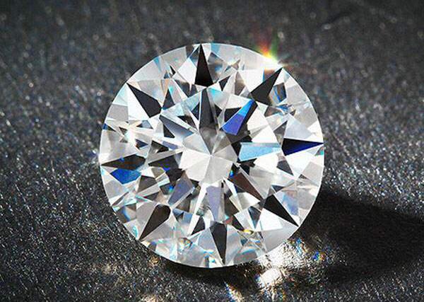 南非钻石和莫桑钻石哪个好，一个本是天外来客的莫桑钻