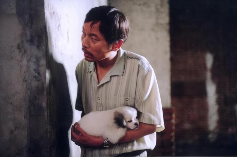 《卡拉是条狗》剧情简介