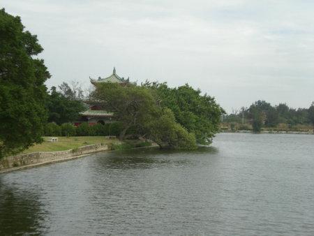 旅遊 金門 風光明媚的古崗湖風景區登梁山觀止一覽古崗湖全貌 妮妮 ˇ 用類單記錄生活