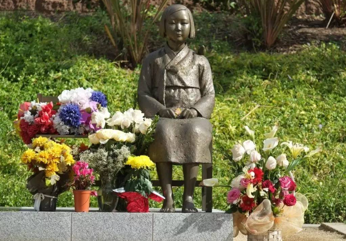 欧洲首座慰安妇少女像揭幕 | 韩联社