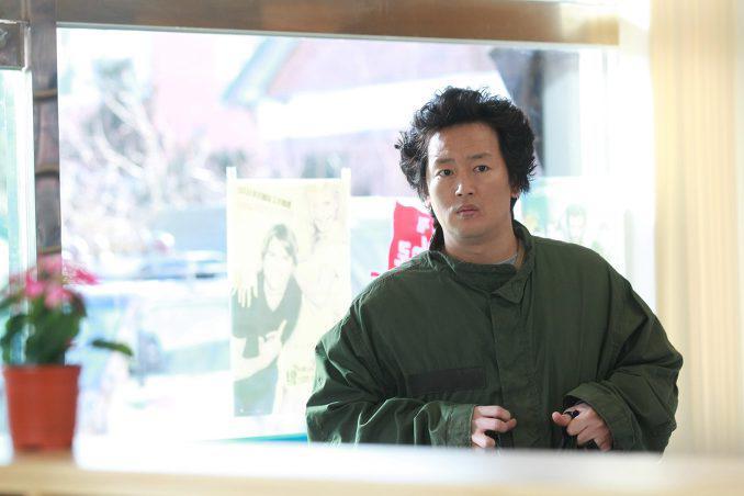 梦到自己的戒指上的钻石坏了，情感与承诺的脆弱性