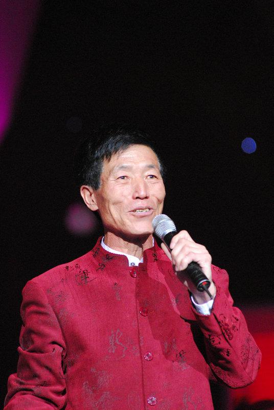 马广福唱歌照