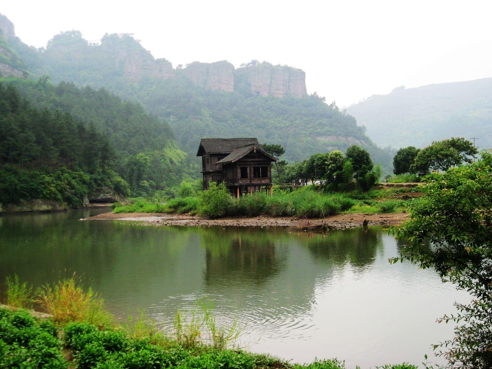 浙江这个藏于山岙中的古村，依山傍溪、美景环绕，成为玩水胜地