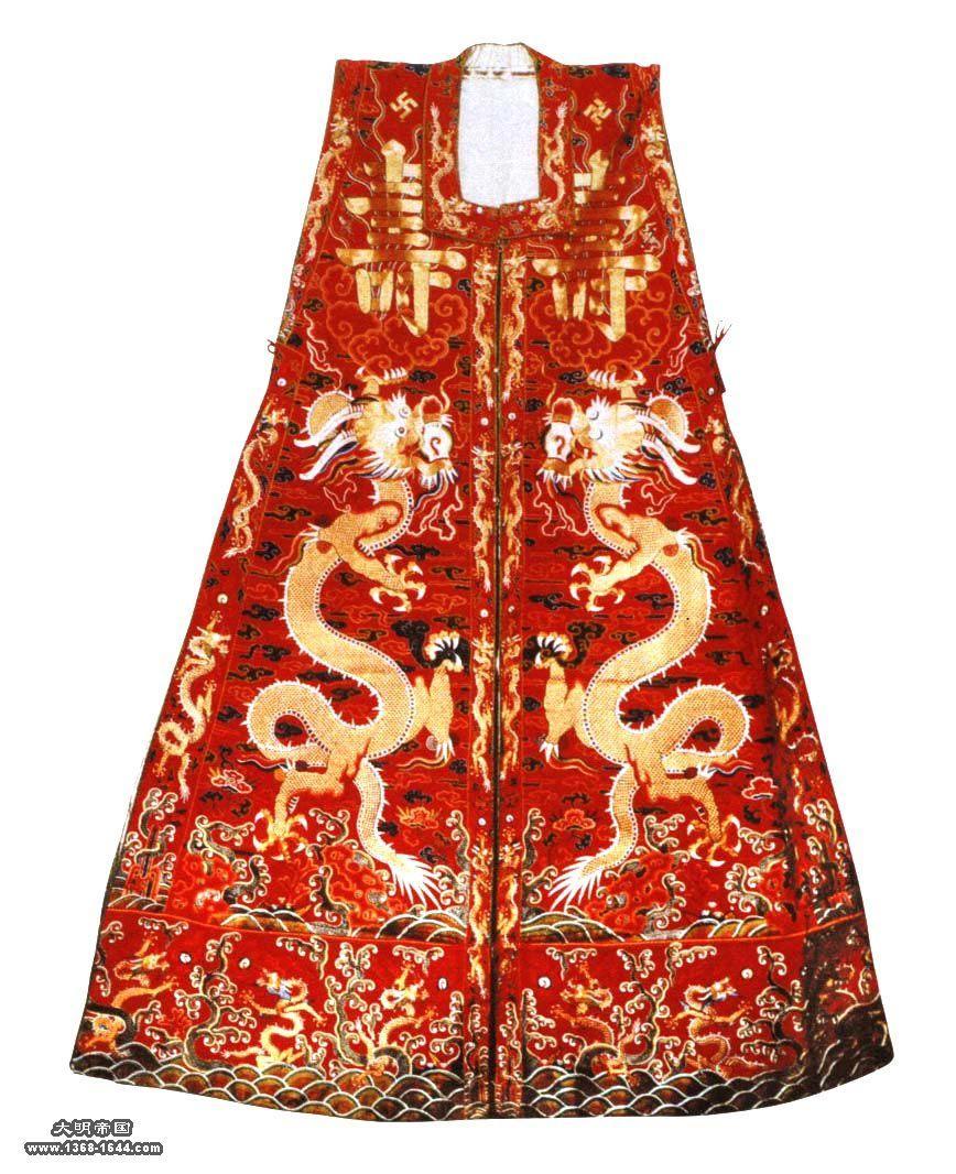 马甲明代的褙子的纹样与霞帔在品极差别上基本相同,只是八,九品命妇用