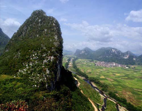 九嶷山舜陵後的舜源峰,現已開闢為公園.