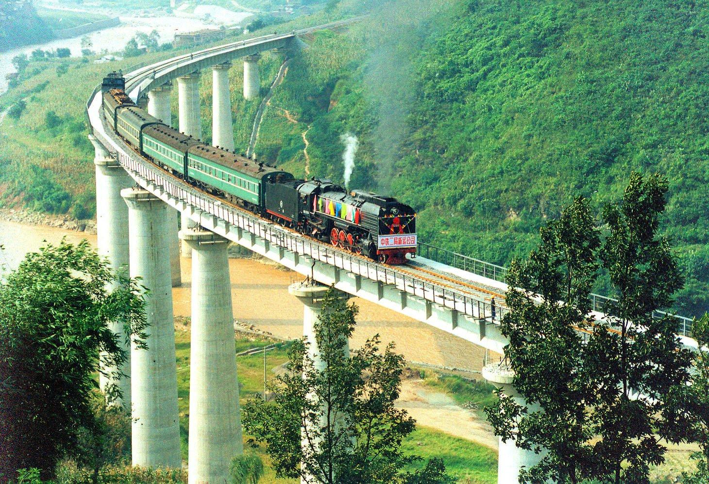 历史上的今天4月18日_2007年中国铁路第六次大提速实施，大规模在提速干线开行和谐号动车组列车。