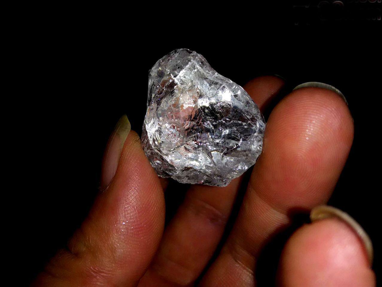 天然金刚石钻石原石颗粒透明干净超硬材料实验标本收藏-阿里巴巴