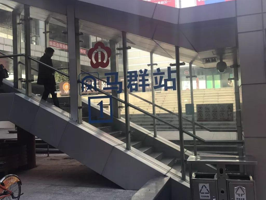 2020年11月26日香港中部临时高峰电车站 编辑类库存图片. 图片 包括有 速度, 峰顶, 岗位, 平台 - 203585849