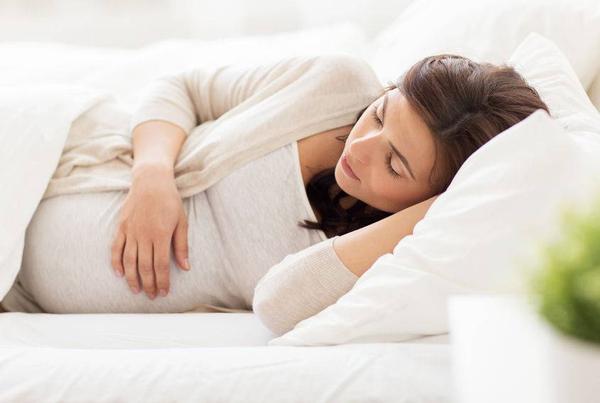 孕中期睡姿可以平躺吗,是否能平躺睡觉 