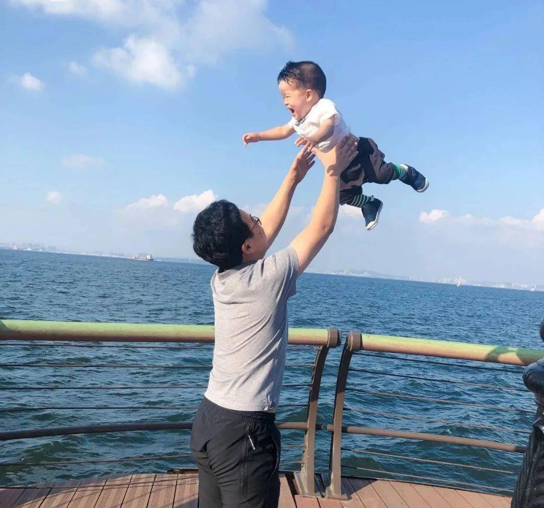 都和父亲直接相关;这个数据多少有点扎心,爸爸的贡献率竟然比不上爷爷